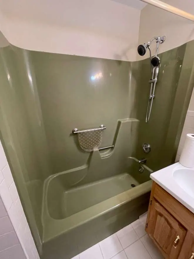 bathroom bathtub re-glazing-BEFORE